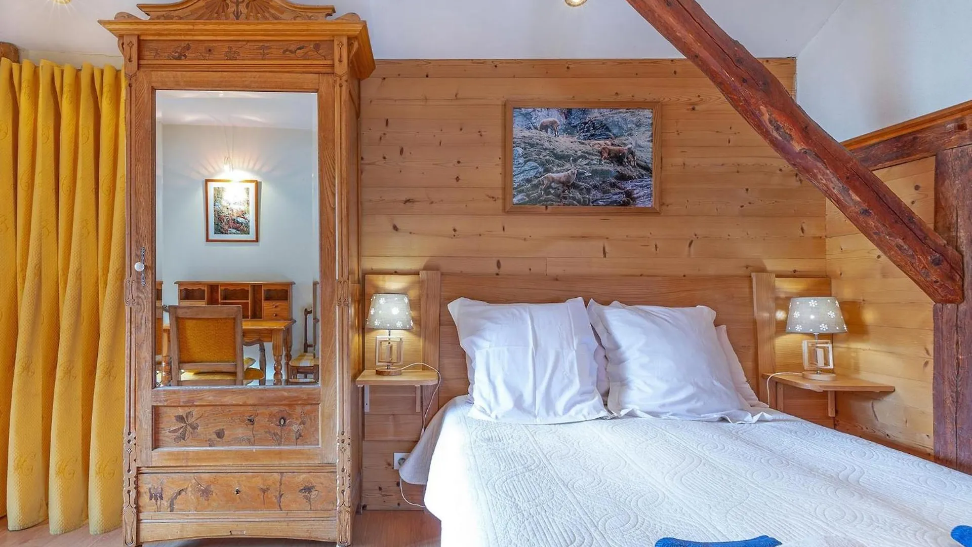 Superb Savoyard Traditional Chalet Located 500 M From The Slopes Peisey-Nancroix France