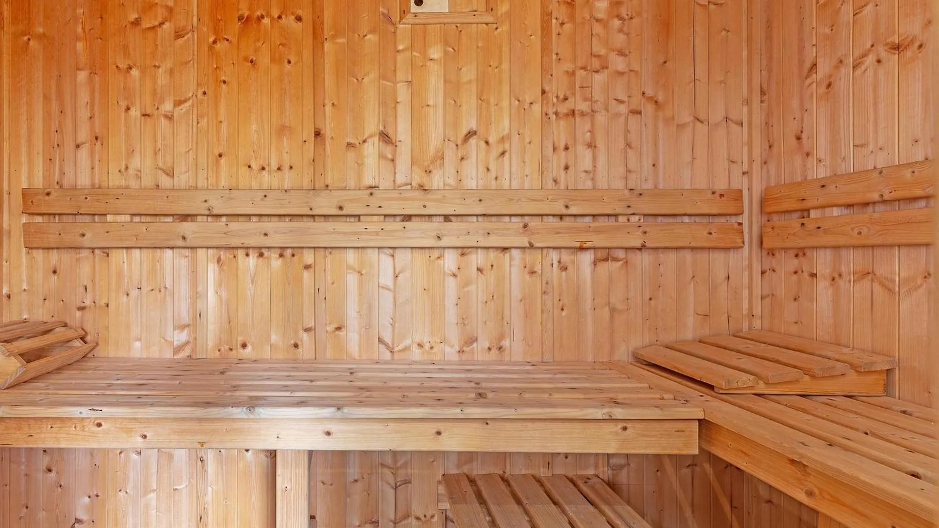 Superb Savoyard Traditional Chalet Located 500 M From The Slopes Peisey-Nancroix