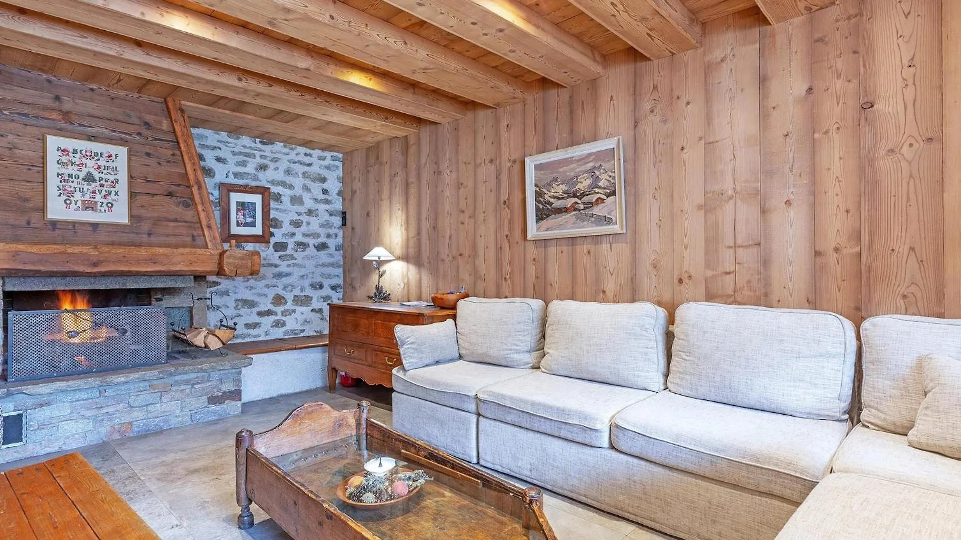 Superb Savoyard Traditional Chalet Located 500 M From The Slopes Peisey-Nancroix