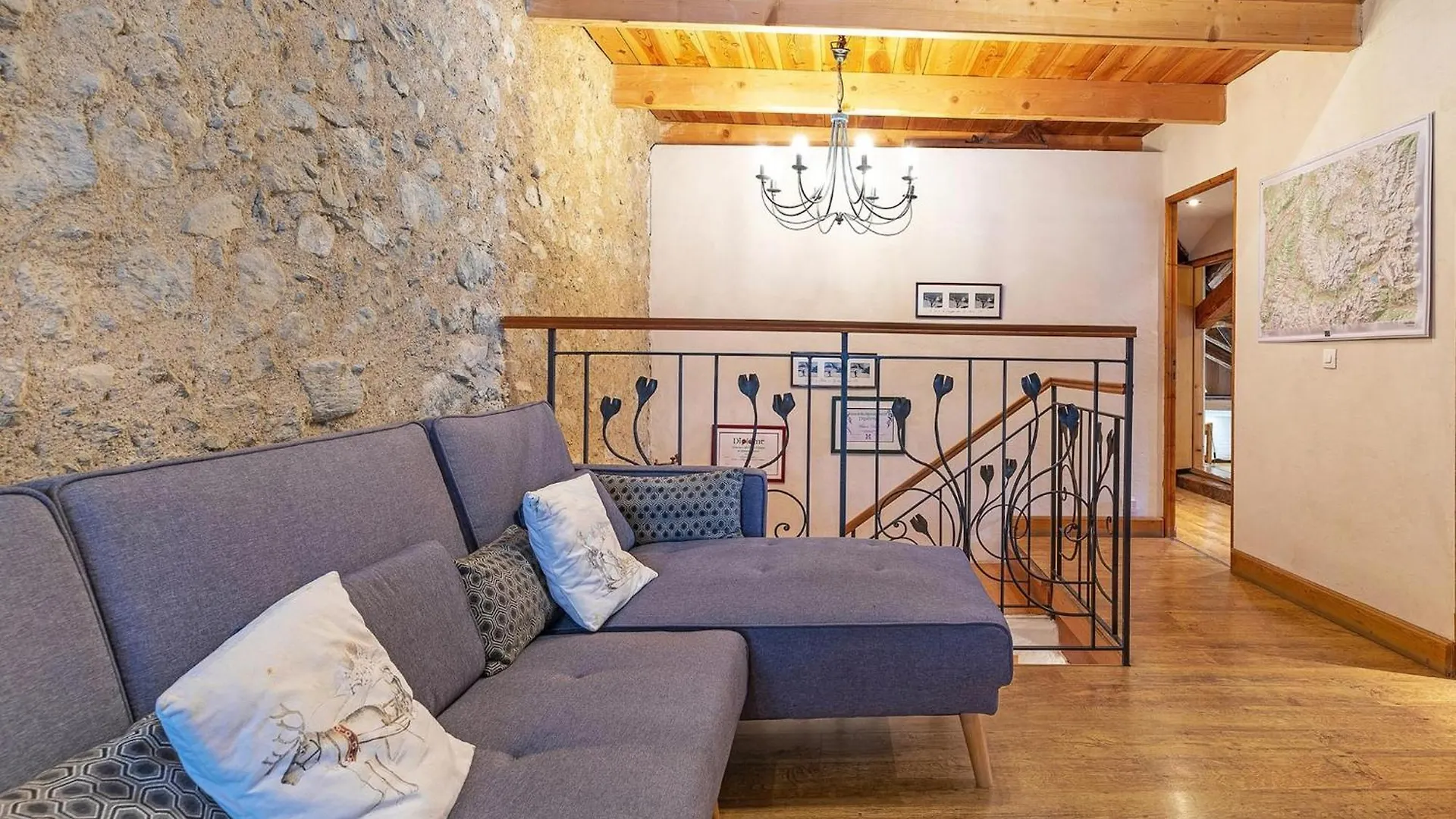 Superb Savoyard Traditional Chalet Located 500 M From The Slopes Peisey-Nancroix