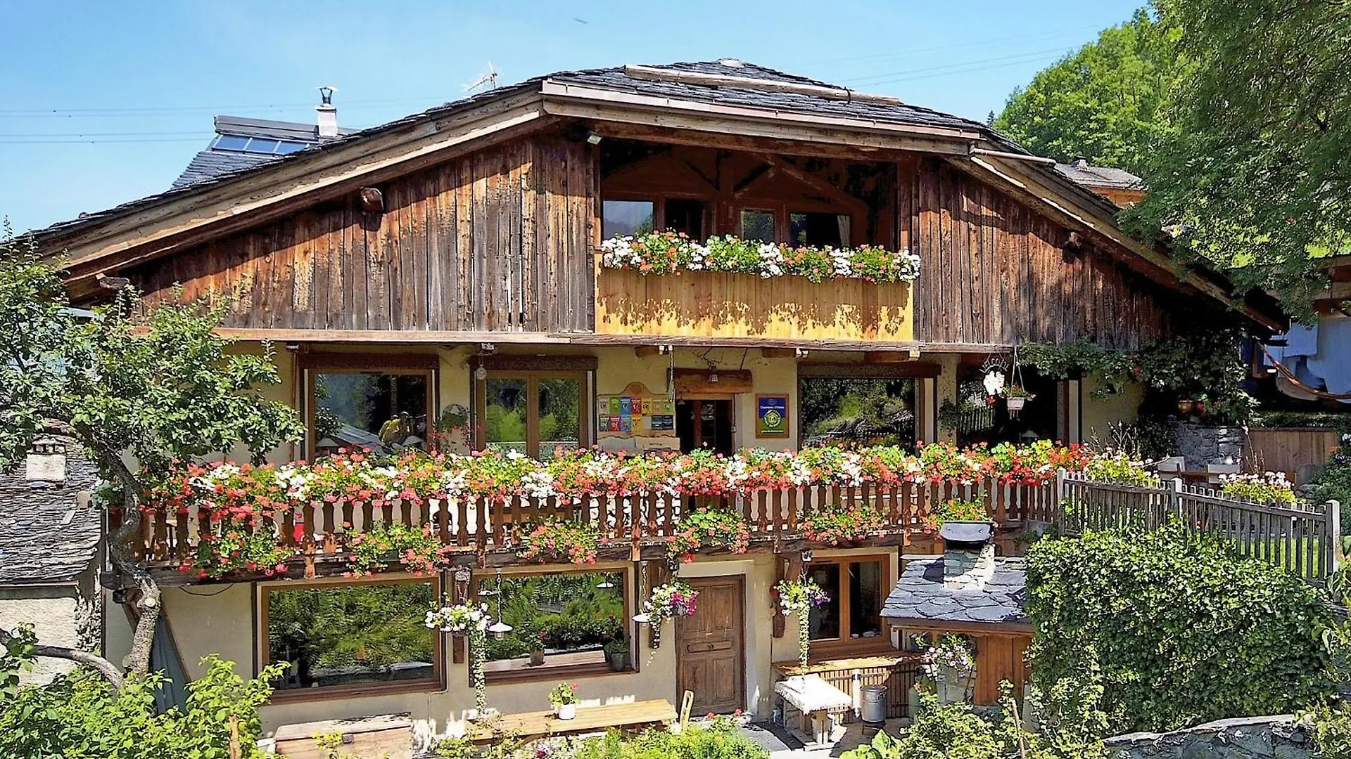 Superb Savoyard Traditional Chalet Located 500 M From The Slopes Peisey-Nancroix